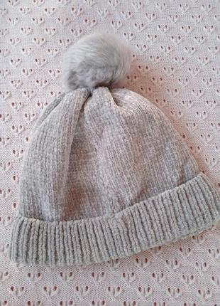 Тепла плюшева шапочка next з пухнастим бумбончиком для дівчинки шапка зимова на флісі2 фото