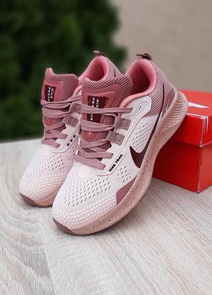 Жіночі кросівки nike pegasus trail пудрового кольору