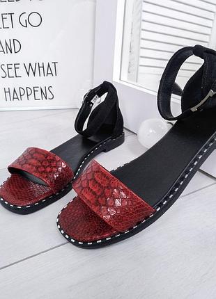 Розпродаж натуральні шкіряні та замшеві бордові з чорним босоніжки пітон на низькому ходу 38р.