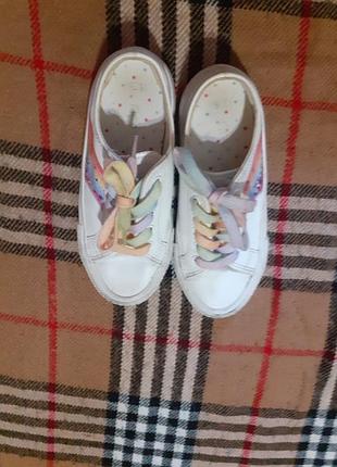 Кеды с яркими шнурками 2