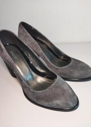 Замшевые туфли на осень туфли на каблуке классические туфли в деловом стиле1 фото