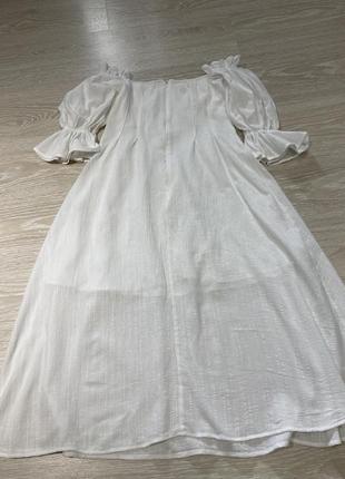 Трендовое белоснежное платье