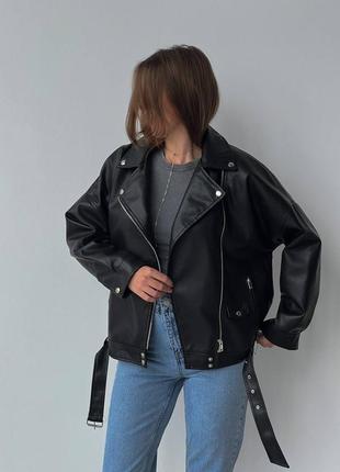 Жіноча чорна куртка косуха в стилі оверсайз1 фото