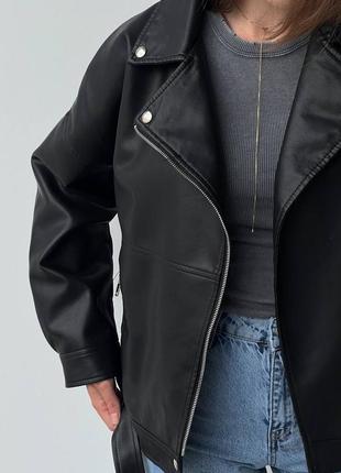 Женская черная куртка косуха в стиле оверсайз2 фото