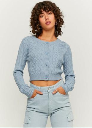 Укороченный кардиган голубого цвета mango bershka h&m zara stradivarius pull bear