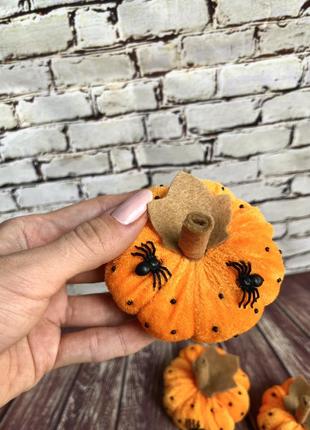 Оранжевые тыквы с паучками. тыквы на хэллоуин, осенний декор halloween4 фото