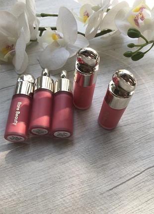 Роскошные жидкие кремовые румяна rare beauty mini soft pinch в цвете happy