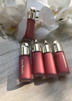 Роскошные жидкие кремовые румяна rare beauty mini soft pinch в цвете happy