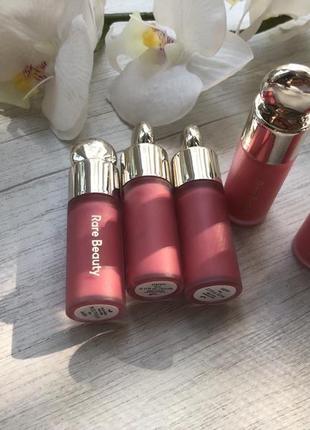 Роскошные жидкие кремовые румяна rare beauty mini soft pinch в цвете happy