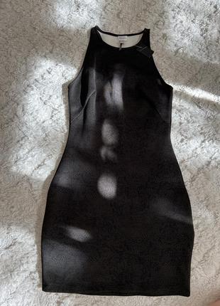 Плаття міні з принтом. дуже красиво лягає по фігурі і підкреслює її