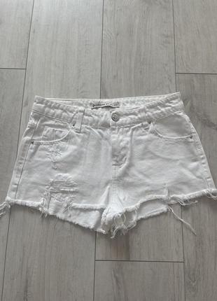 Шорти stradivarius