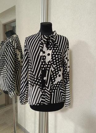 Монохромна біла чорна  блуза new collection з італії