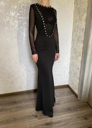 Черное вечернее длинное платье с сеточкой, украшенное камнями4 фото