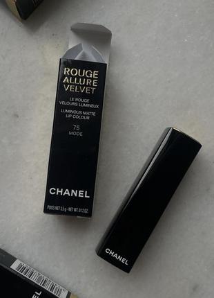 Chanel матова помада rouge allure velvet1 фото