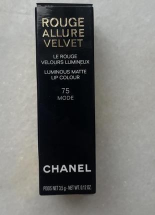 Chanel матова помада rouge allure velvet4 фото