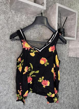 Блуза майка легка в квітах з відкритою спиною розмір xs