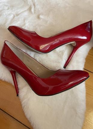 Лаковые кожаные красные туфли2 фото