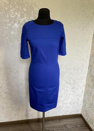Синя сукня середньої довжини