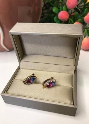 Серьги в позолоте с цирконами очень стильные