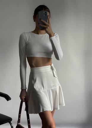 Шелковая юбка мини на завязках на талии с рюшками юбка черная белая высокая посадка по фигуре4 фото