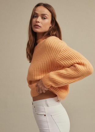 Широкий вязаный свитер
