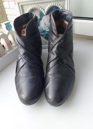 Шкіряні чобітки