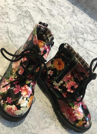 Ботинки в цветочном принте3 фото