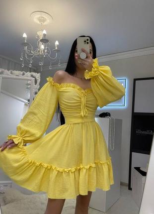 Жовта муслінова сукня сарафан з рюшами