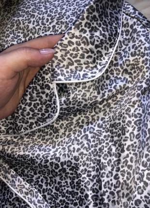 Пижама simply bare janet reger домашний костюм набор рубашка анималистический принт леопардовый атлас сатин атласный сатиновый6 фото