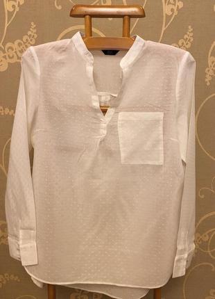 Величезний вибір красивих блуз і сорочок.