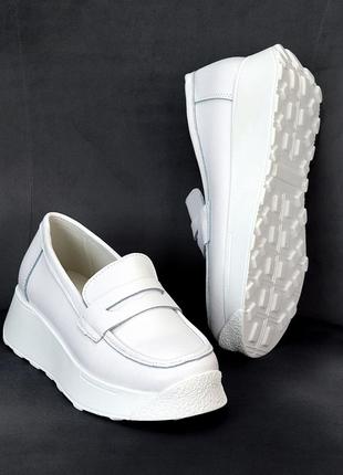 Молодіжні білі жіночі шкіряні туфлі лофери натуральна шкіра флотар1 фото
