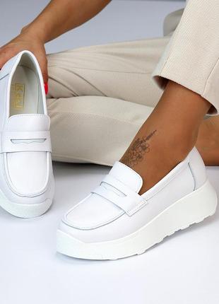 Молодіжні білі жіночі шкіряні туфлі лофери натуральна шкіра флотар5 фото