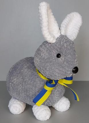 В'язана м'яка іграшка заєць великий (30/30 см, пряжа: плюш, наповнювач: холлофайбер)