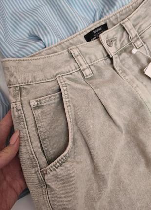 Светлые женские джинсы слоучи низ на резинке укороченные брюки4 фото
