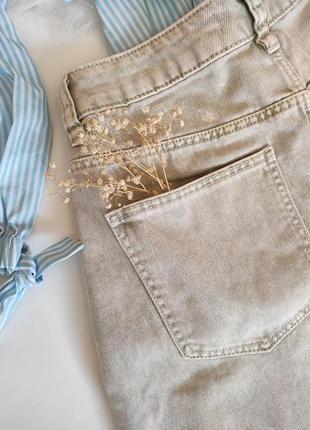 Світлі жіночі джинси слоучі низ на резинці укорочені брюки5 фото