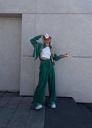 Невероятный женский плюшевый зеленый костюм кофта + брюки свободный тренд 20232 фото