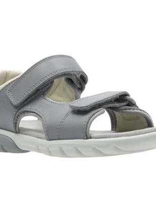 Р.30,31, 32, 32.5  clarks мальчиковые кожаные сандалии оригинал