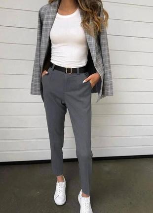 Женские укороченные брюки со стрелками