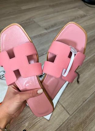 Кожаные розовые шлепанцы hermes
