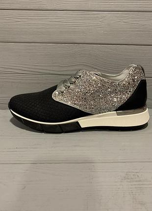 Чудові кросівки barracuda