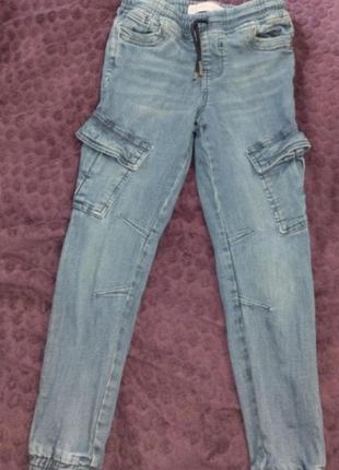 Джинсы с карманами