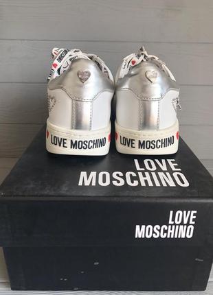 Белые кроссовки love moschino