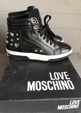 Высокие кроссовки love moschino