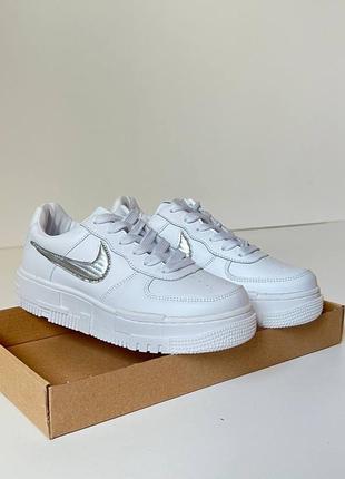 Кроссовки женские