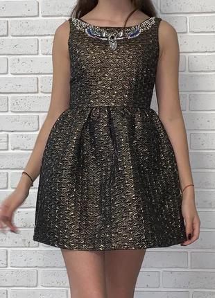 Красивое нарядное праздничное выпускное золоте платье с камнями