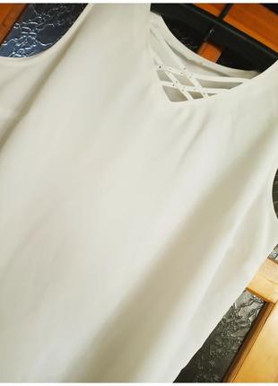 Хорошенькая женская блузочка без рукавов майка безрукавка белого цвета, большой размер, состав полиэстер, б/у в очень хорошем состоянии2 фото