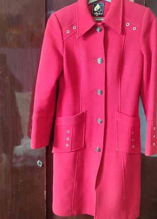 Пальто червоне3 фото