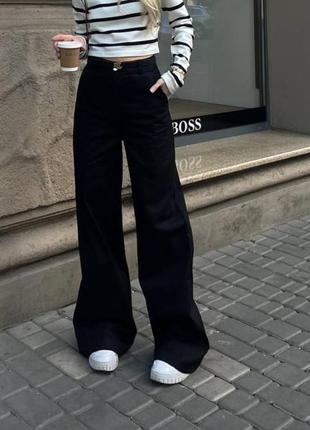 Черные джинсы трубы