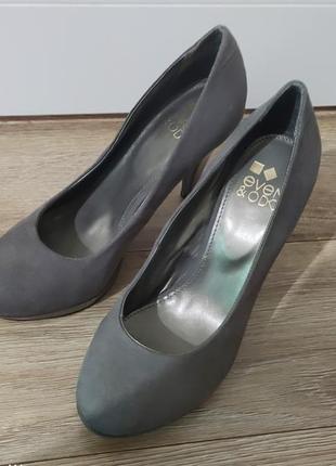 Замшевые женские туфли серые 40 размера2 фото