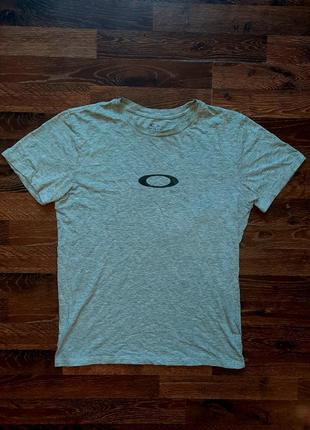 Мужская серая футболка oakley из центра лого